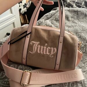 Juicy Couture Queen of everything mini barre  color : Cafe/powder blush